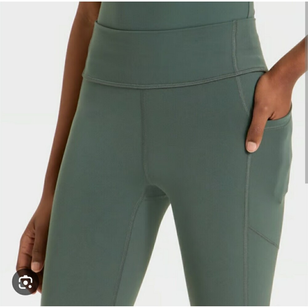 NWT All in Motion Everyday Soft Ultra High Rise 7/8 Leggings - Small